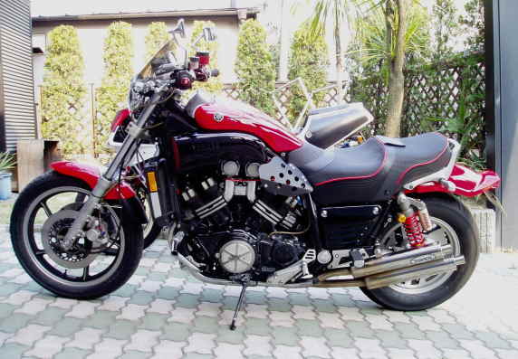 ♦お値下げ可♦ゴードン製 V-MAX　ニーグリップ　濃紫色　パーツ　カスタマイズ ♢お値下げ可♢ゴードン製 V-MAX ニーグリップ 濃紫色 パーツ